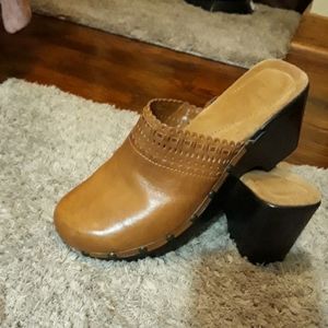 White mountain leather shoes